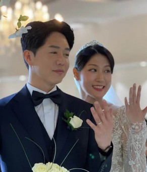 Jeongrock & Jeong ah…
